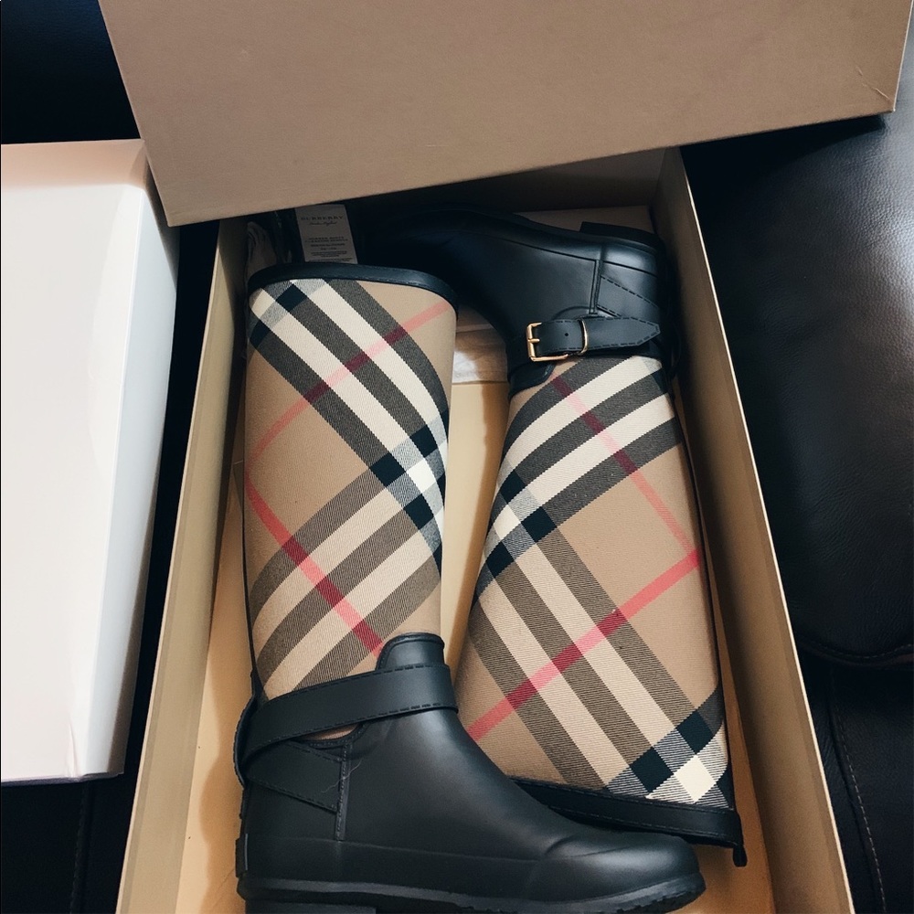 Burberry Belt Detail Check and Rubber Rain Boots